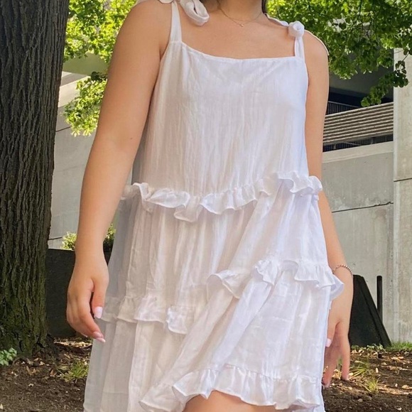 Windsor store white flowy dress bnwt - Picture 3 of 4